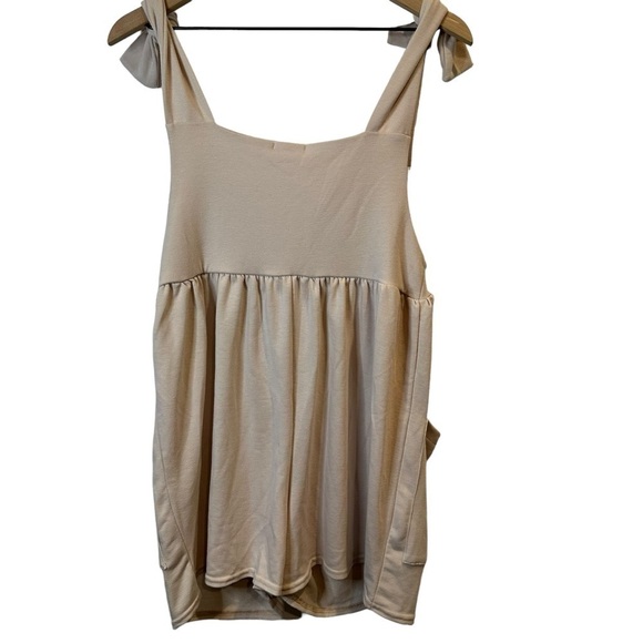 NWT Boohoo Women Sleeveless Loose Tie Strap Romper with Pockets Size 6 - Picture 2 of 6